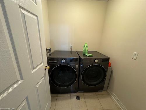 85 Young Crescent, Niagara-On-The-Lake, ON - Indoor Photo Showing Laundry Room