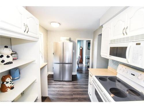 32 Duncan Drive, St. Catharines, ON - Indoor Photo Showing Kitchen