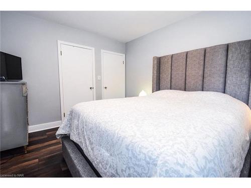 32 Duncan Drive, St. Catharines, ON - Indoor Photo Showing Bedroom