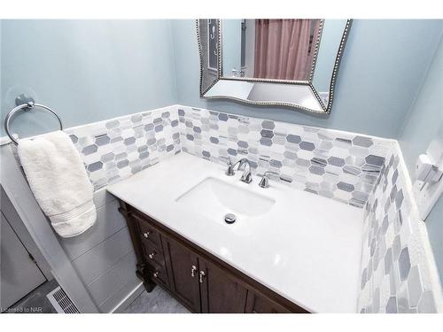 32 Duncan Drive, St. Catharines, ON - Indoor Photo Showing Bathroom