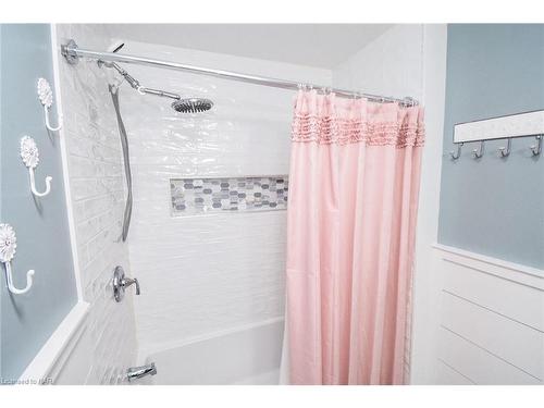 32 Duncan Drive, St. Catharines, ON - Indoor Photo Showing Bathroom