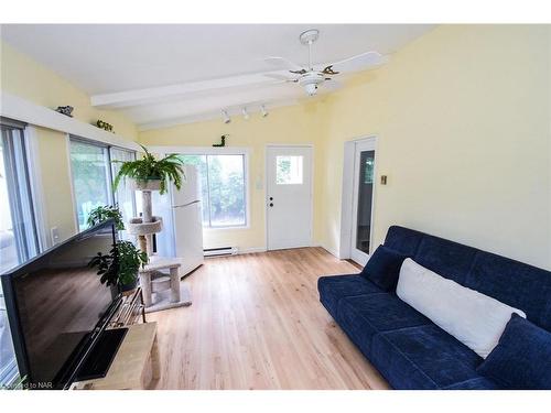 32 Duncan Drive, St. Catharines, ON - Indoor Photo Showing Living Room