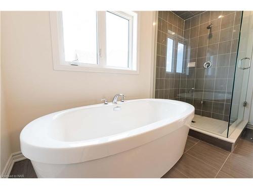 25 Oriole Crescent, Port Colborne, ON - Indoor Photo Showing Bathroom