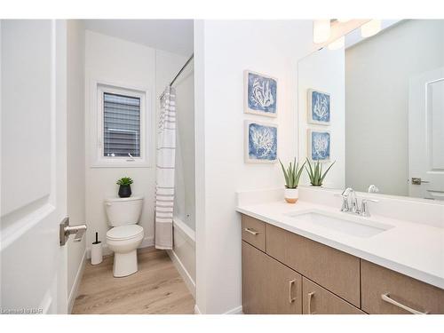 27 Beachwalk Crescent, Crystal Beach, ON - Indoor Photo Showing Bathroom