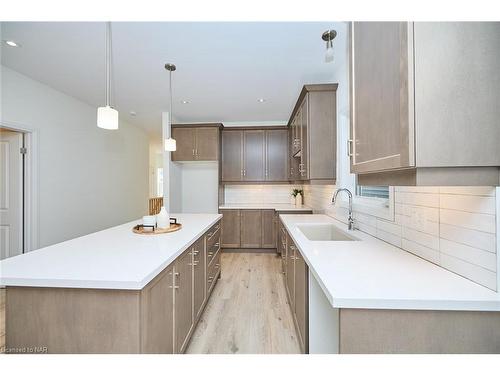 27 Beachwalk Crescent, Crystal Beach, ON - Indoor Photo Showing Kitchen With Upgraded Kitchen