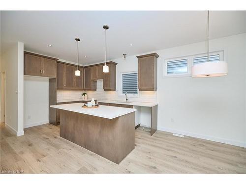 27 Beachwalk Crescent, Crystal Beach, ON - Indoor Photo Showing Kitchen