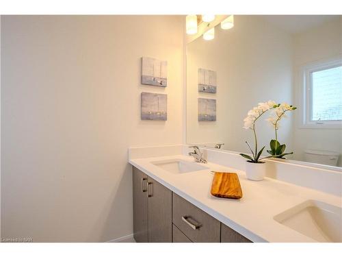 27 Beachwalk Crescent, Crystal Beach, ON - Indoor Photo Showing Bathroom