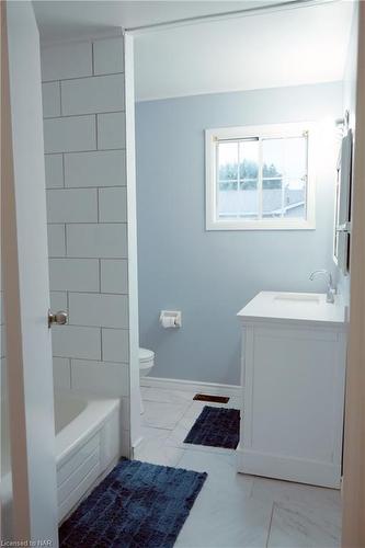 40-8136 Coventry Road, Niagara Falls, ON - Indoor Photo Showing Bathroom