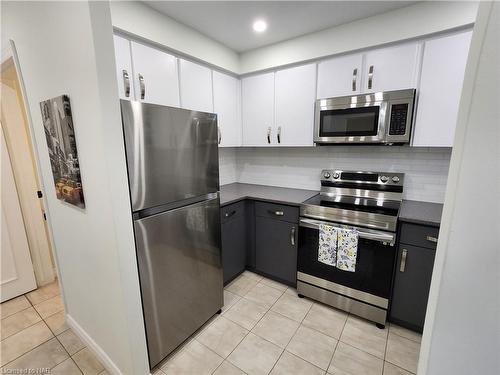 6567 Leeming Street, Niagara Falls, ON - Indoor Photo Showing Kitchen