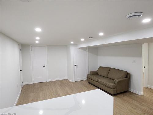 6567 Leeming Street, Niagara Falls, ON - Indoor Photo Showing Basement