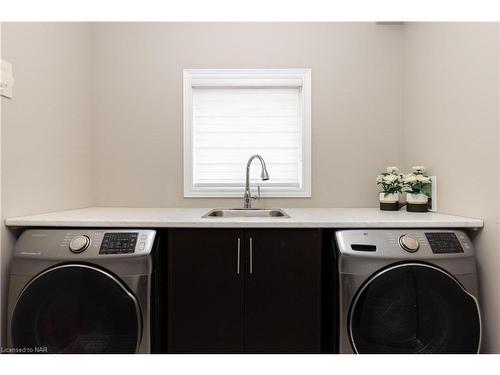 7819 Pender Street, Niagara Falls, ON - Indoor Photo Showing Laundry Room