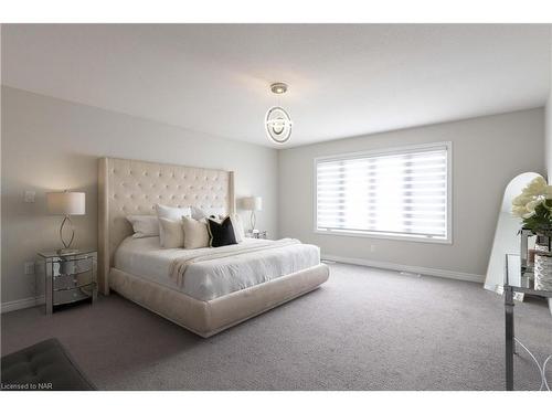 7819 Pender Street, Niagara Falls, ON - Indoor Photo Showing Bedroom