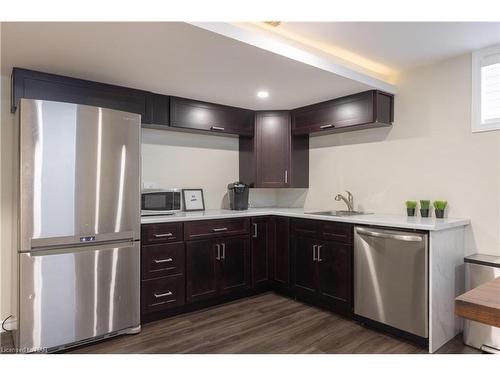 7819 Pender Street, Niagara Falls, ON - Indoor Photo Showing Kitchen