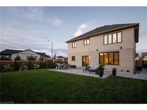 7819 Pender Street, Niagara Falls, ON - Outdoor With Deck Patio Veranda With Exterior