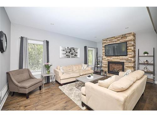 4274 Sixth Avenue, Niagara Falls, ON - Indoor Photo Showing Living Room With Fireplace