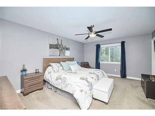 4274 Sixth Avenue, Niagara Falls, ON - Indoor Photo Showing Bedroom