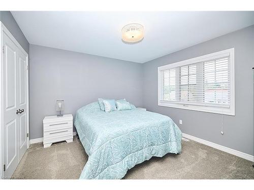 4274 Sixth Avenue, Niagara Falls, ON - Indoor Photo Showing Bedroom