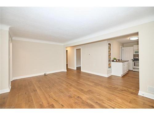 4 Melba Road, St. Catharines, ON - Indoor Photo Showing Other Room