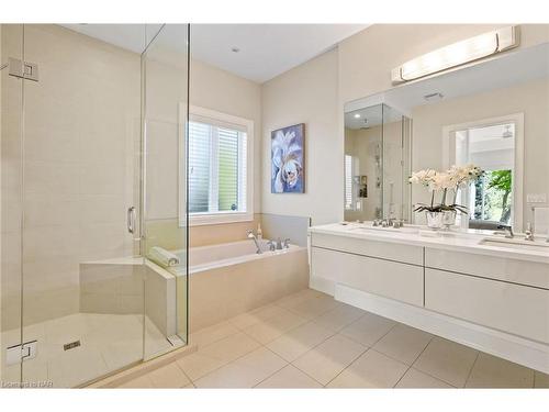 747 Green Street, Niagara-On-The-Lake, ON - Indoor Photo Showing Bathroom