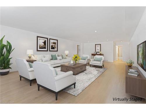 747 Green Street, Niagara-On-The-Lake, ON - Indoor Photo Showing Living Room