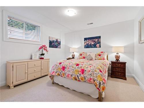 747 Green Street, Niagara-On-The-Lake, ON - Indoor Photo Showing Bedroom