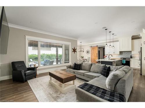 864 Concession 1 Rd Road, Niagara-On-The-Lake, ON - Indoor Photo Showing Living Room