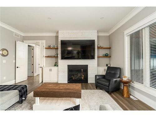 864 Concession 1 Rd Road, Niagara-On-The-Lake, ON - Indoor Photo Showing Living Room With Fireplace