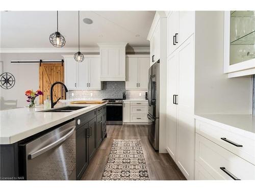 864 Concession 1 Rd Road, Niagara-On-The-Lake, ON - Indoor Photo Showing Kitchen With Double Sink With Upgraded Kitchen