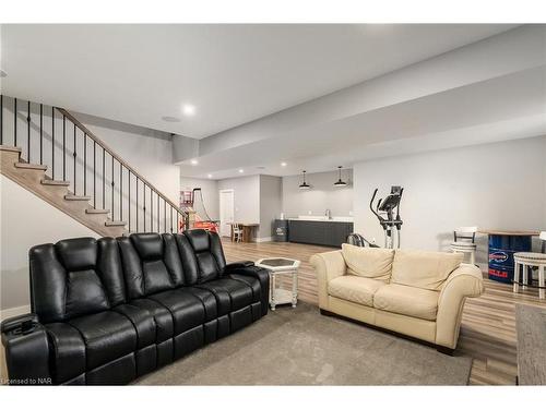 864 Concession 1 Rd Road, Niagara-On-The-Lake, ON - Indoor Photo Showing Living Room