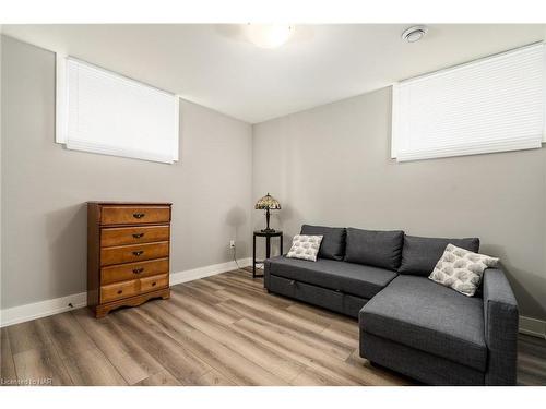 864 Concession 1 Rd Road, Niagara-On-The-Lake, ON - Indoor Photo Showing Living Room