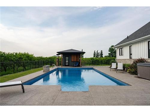 864 Concession 1 Rd Road, Niagara-On-The-Lake, ON - Outdoor With In Ground Pool