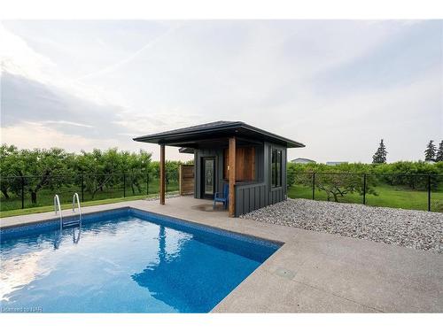 864 Concession 1 Rd Road, Niagara-On-The-Lake, ON - Outdoor With In Ground Pool