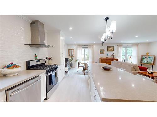 84 Ziraldo Road, St. Catharines, ON - Indoor Photo Showing Kitchen With Upgraded Kitchen