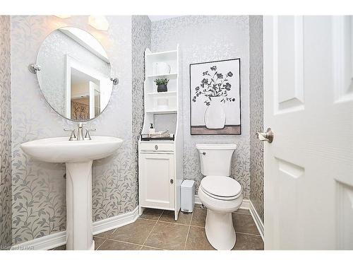 68 Welstead Drive, St. Catharines, ON - Indoor Photo Showing Bathroom