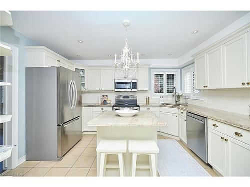 68 Welstead Drive, St. Catharines, ON - Indoor Photo Showing Kitchen