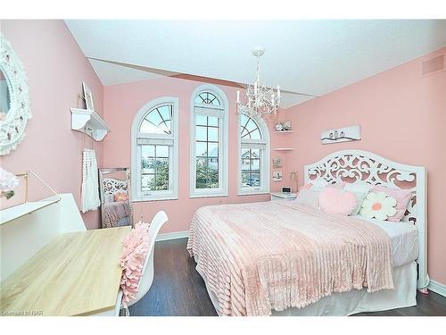 68 Welstead Drive, St. Catharines, ON - Indoor Photo Showing Bedroom