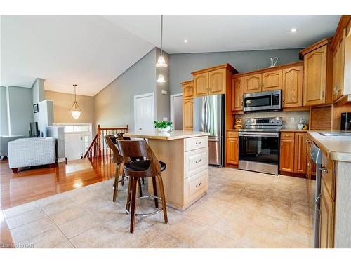 64 Sandra Drive, Fenwick, ON - Indoor Photo Showing Kitchen