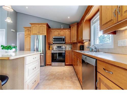 64 Sandra Drive, Fenwick, ON - Indoor Photo Showing Kitchen With Double Sink