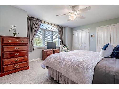 64 Sandra Drive, Fenwick, ON - Indoor Photo Showing Bedroom