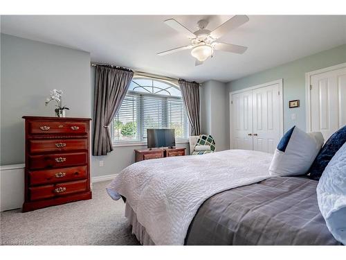 64 Sandra Drive, Fenwick, ON - Indoor Photo Showing Bedroom