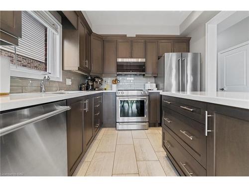 7084 Optimist Lane, Niagara Falls, ON - Indoor Photo Showing Kitchen With Stainless Steel Kitchen With Upgraded Kitchen