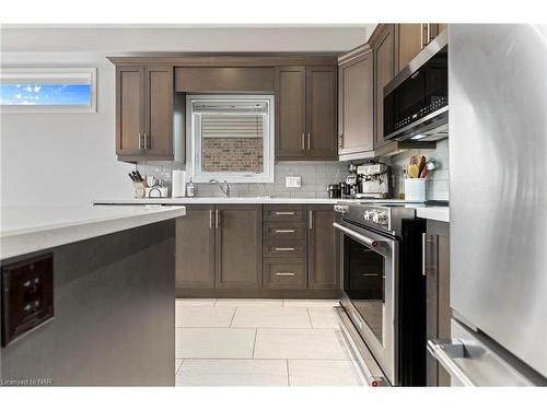 7084 Optimist Lane, Niagara Falls, ON - Indoor Photo Showing Kitchen