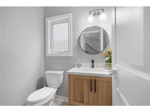 7084 Optimist Lane, Niagara Falls, ON - Indoor Photo Showing Bathroom