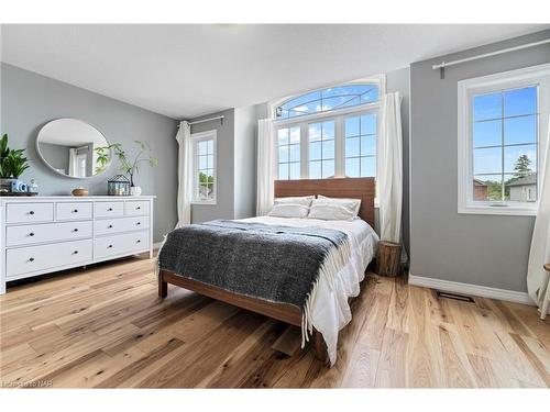 7084 Optimist Lane, Niagara Falls, ON - Indoor Photo Showing Bedroom