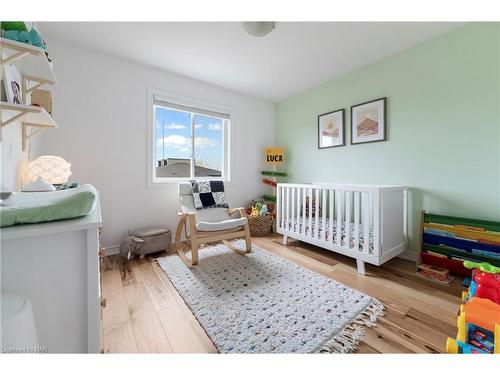 7084 Optimist Lane, Niagara Falls, ON - Indoor Photo Showing Bedroom