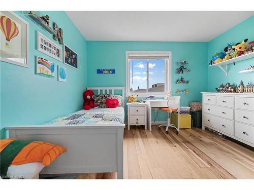 7084 Optimist Lane, Niagara Falls, ON - Indoor Photo Showing Bedroom