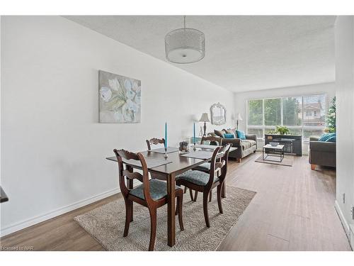 8095 Kensington Court, Niagara Falls, ON - Indoor Photo Showing Dining Room