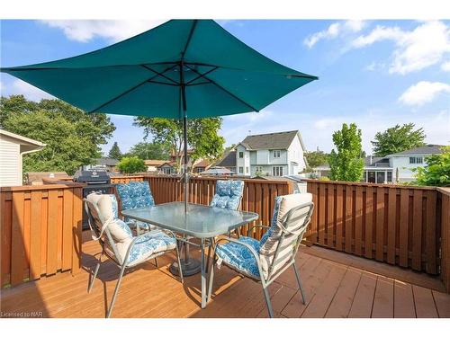 8095 Kensington Court, Niagara Falls, ON - Outdoor With Deck Patio Veranda With Exterior