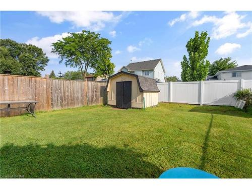 8095 Kensington Court, Niagara Falls, ON - Outdoor With Backyard