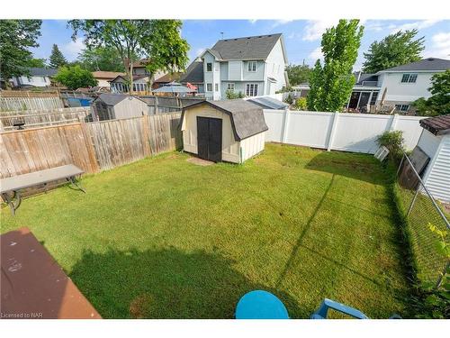 8095 Kensington Court, Niagara Falls, ON - Outdoor With Backyard